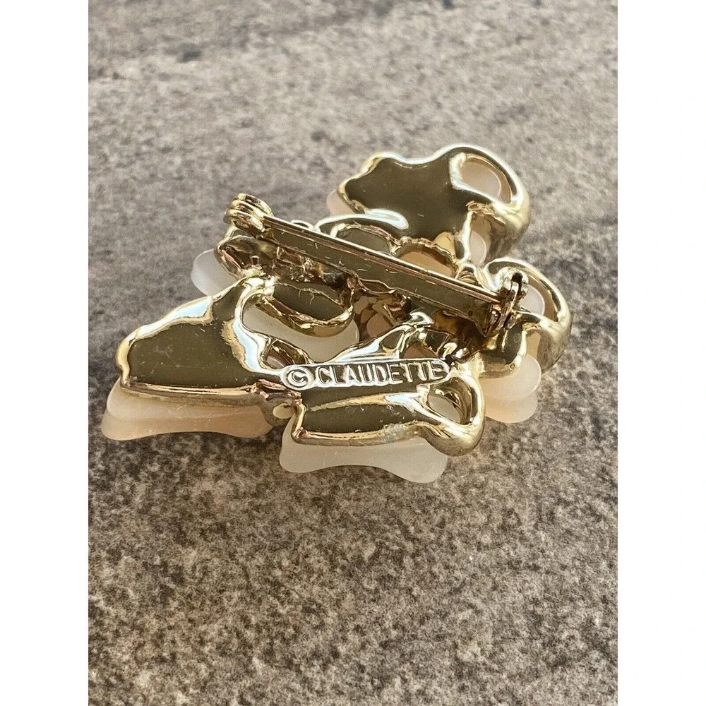 Claudette Vintage Pearl and Beige Moon Glow thermoset Brooch Pin